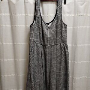 Torrid Houndstooth V-neck Dress- With Pockets!